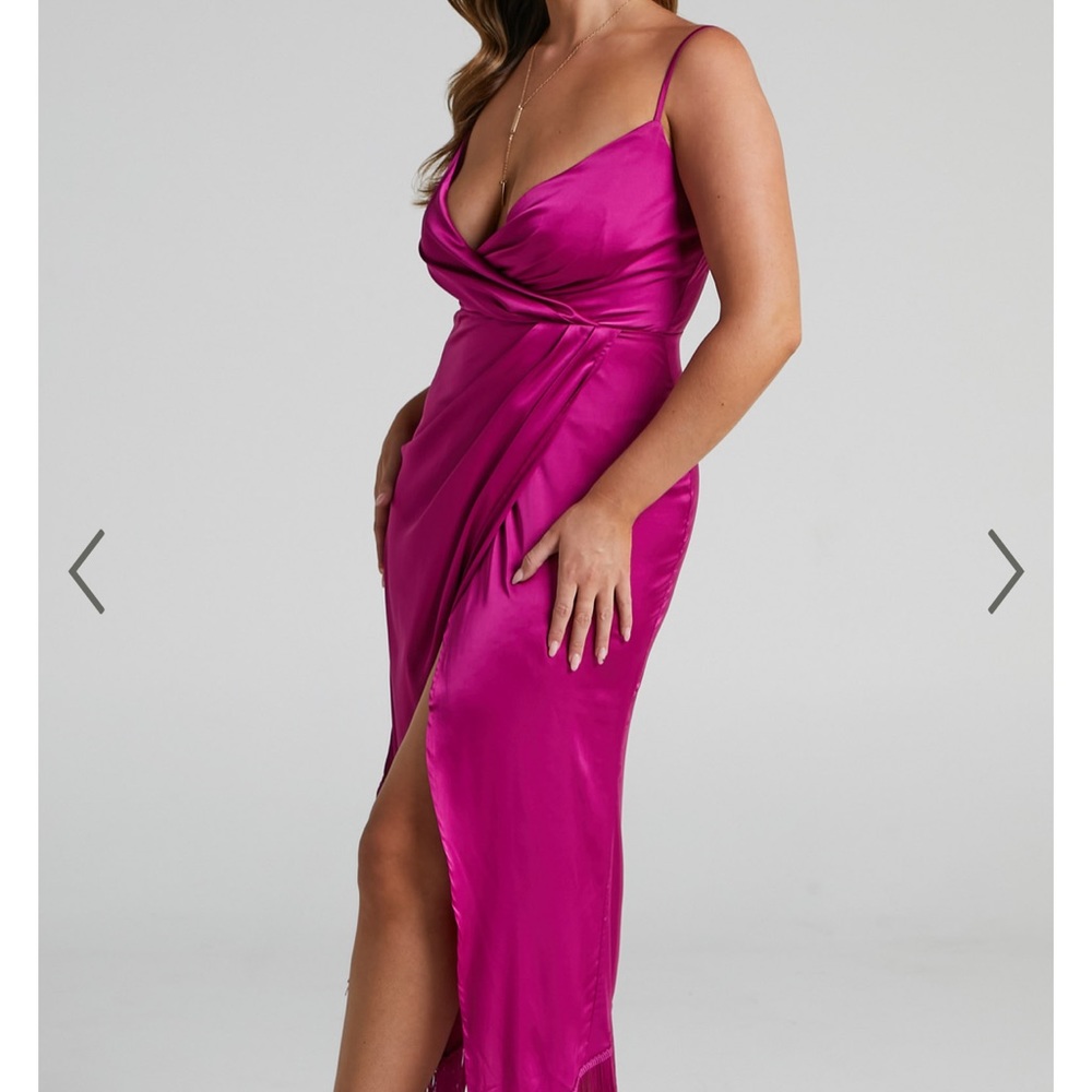 Showpo rholie plunge neck dress; size 4; pink; NWT!